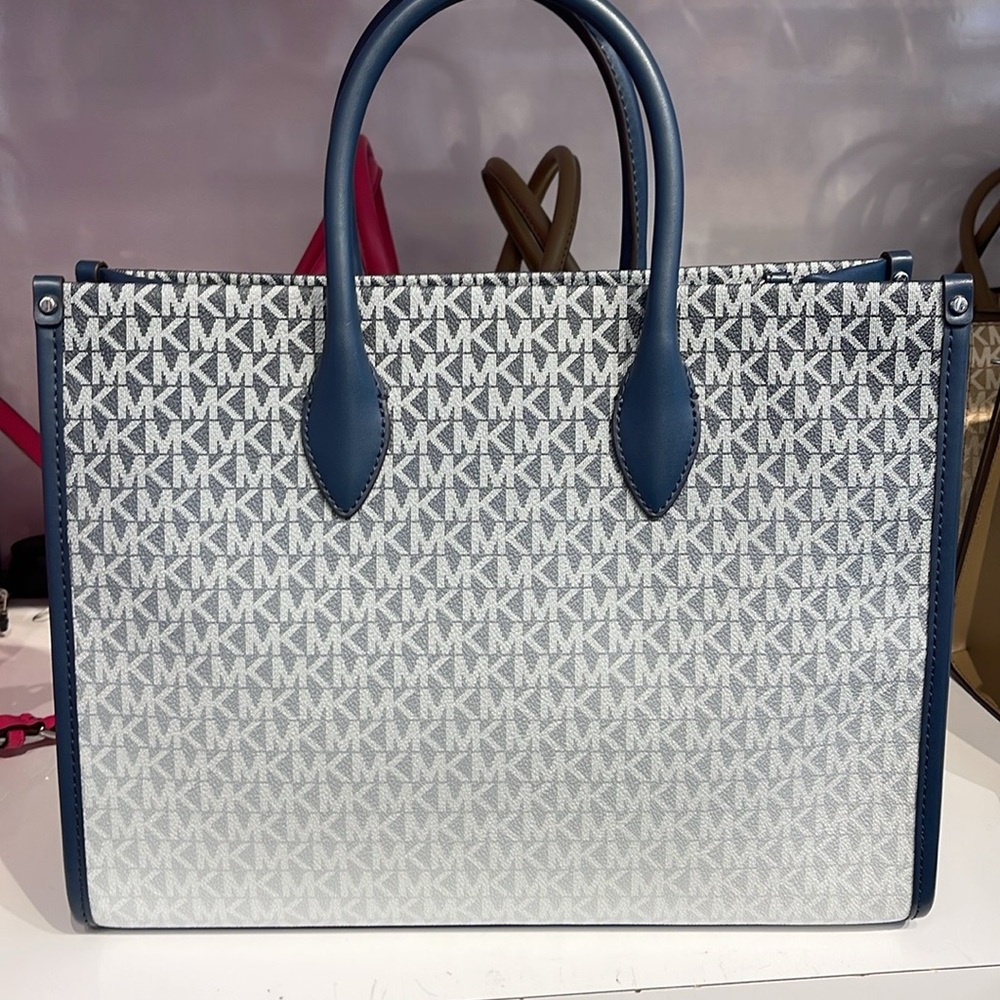 Michael Kors Mirella Medium Ombré Logo EW Tote Bag
Navy
NWT - Picture 10 of 14
